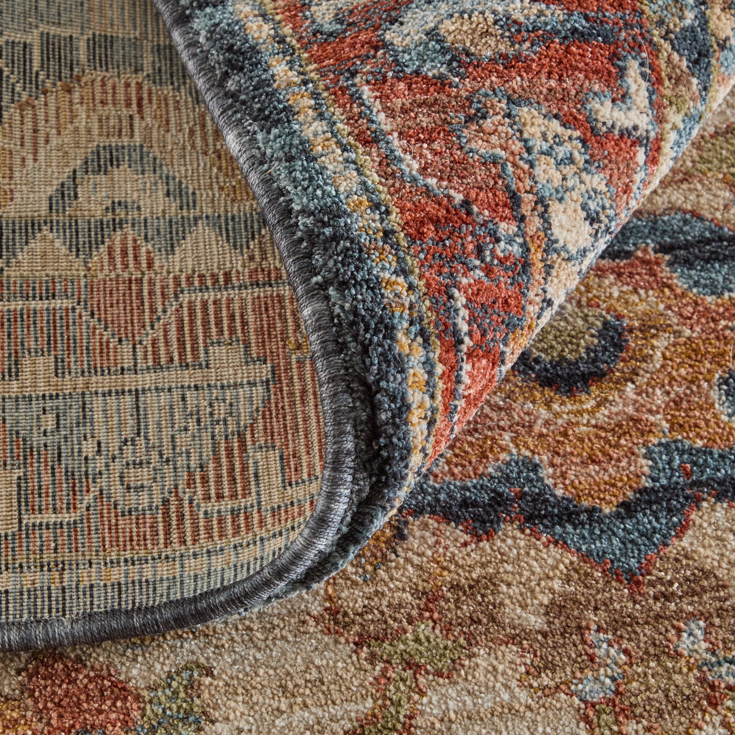 Pearson Traditional Medallion, Ivory/Red/Blue