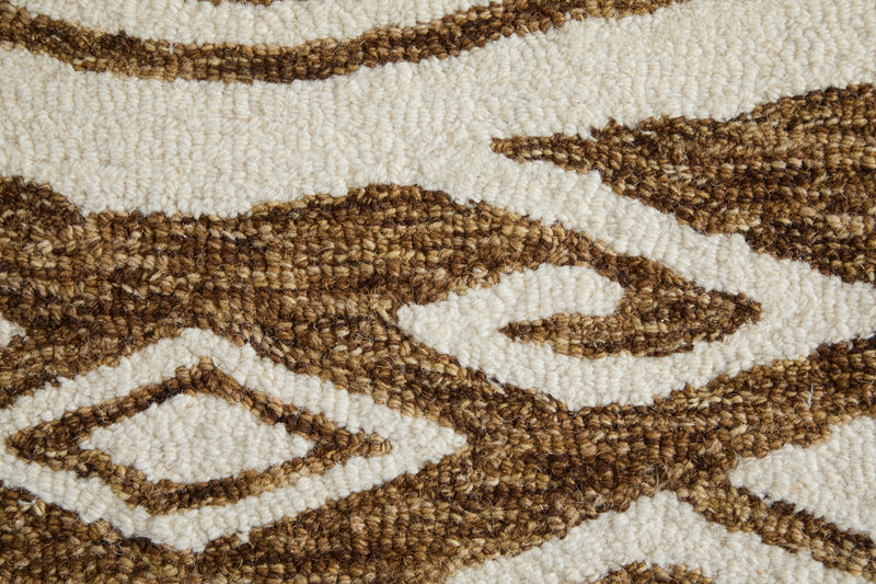Wallace Transitional Medallion, Brown/White