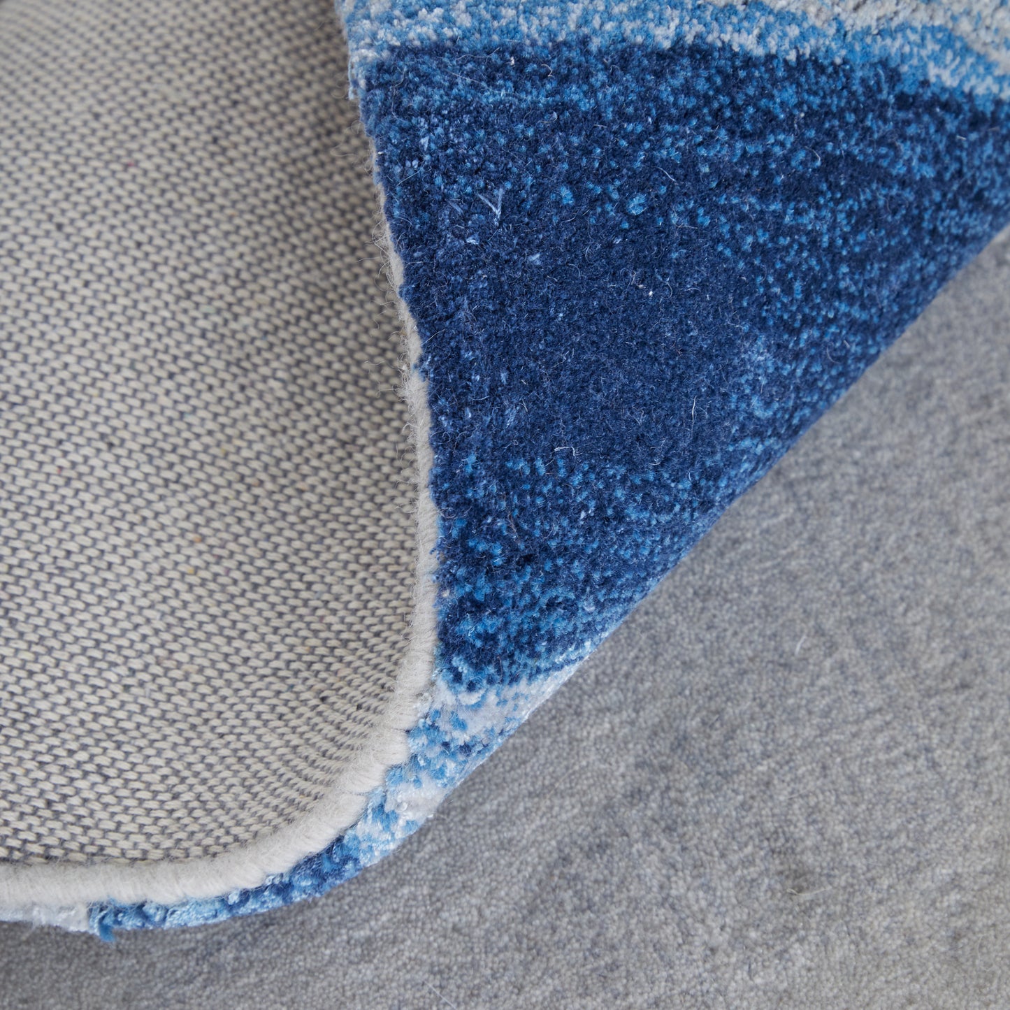 Kawai Modern Abstract, Blue/Gray