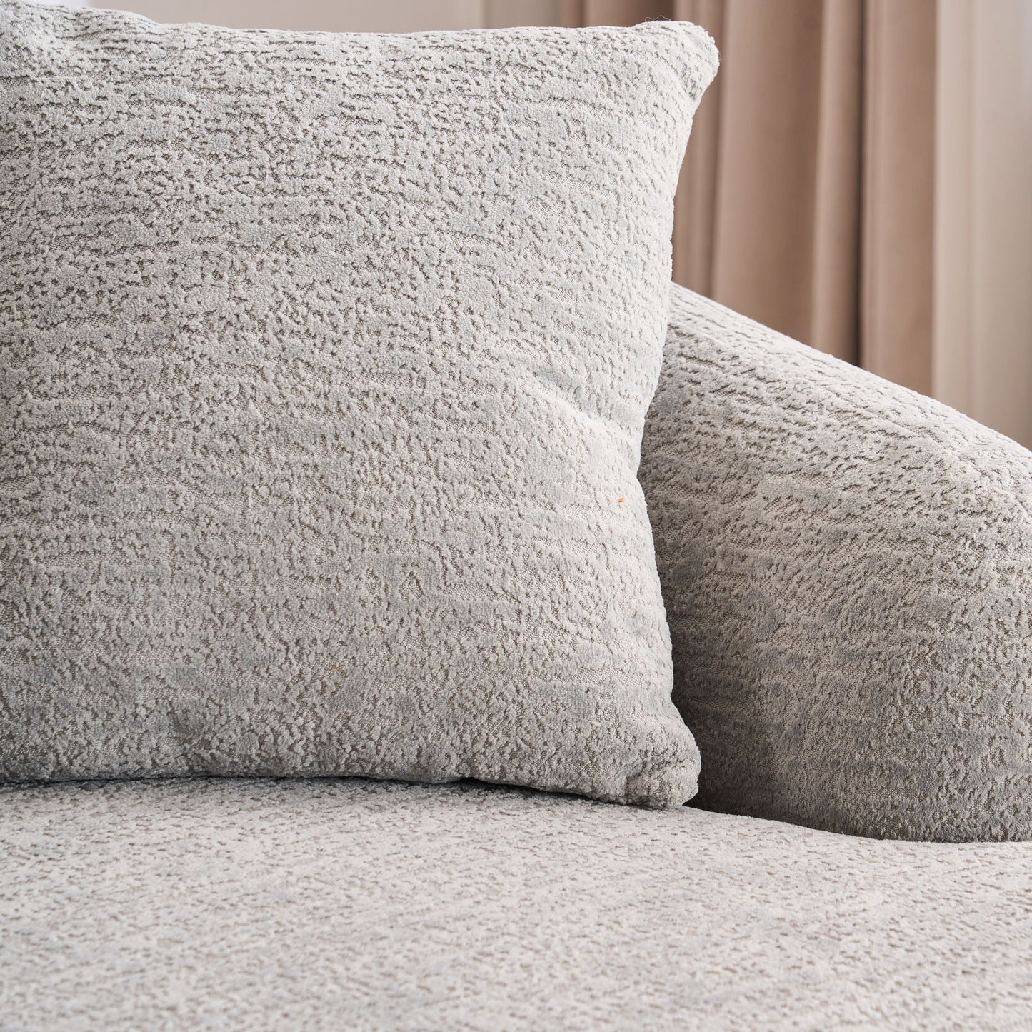 Combined Sofa With 4 Pillows