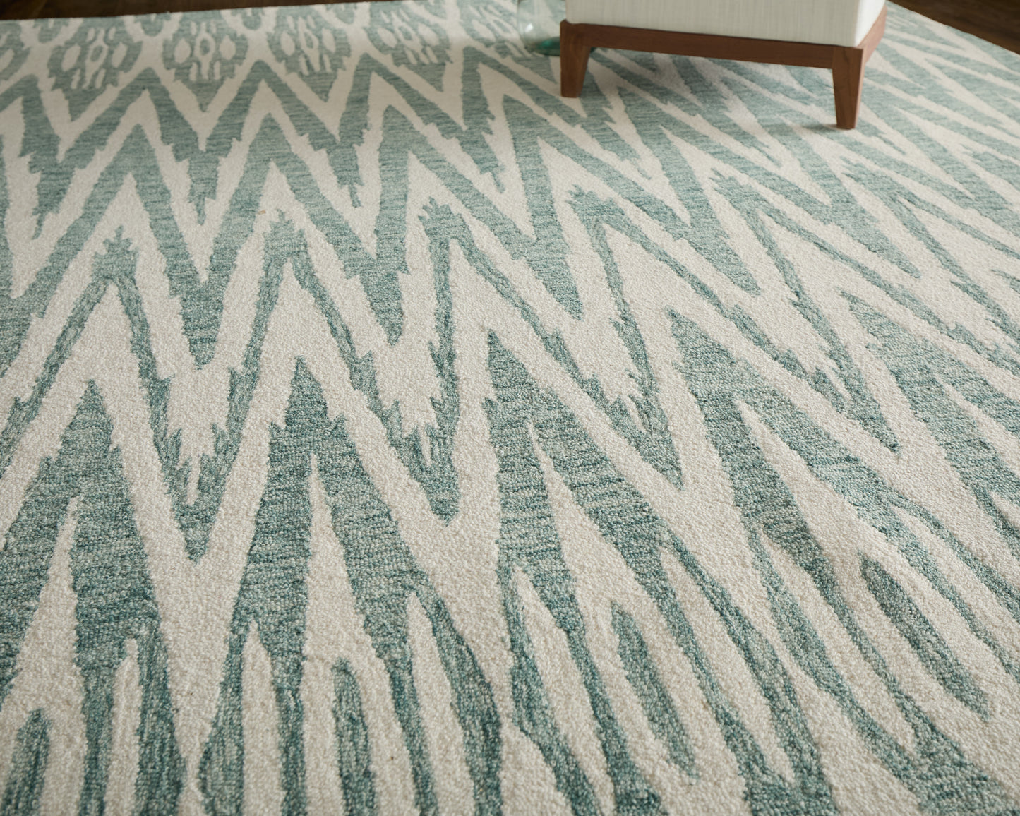 Wallace Modern Chevron, Blue/White