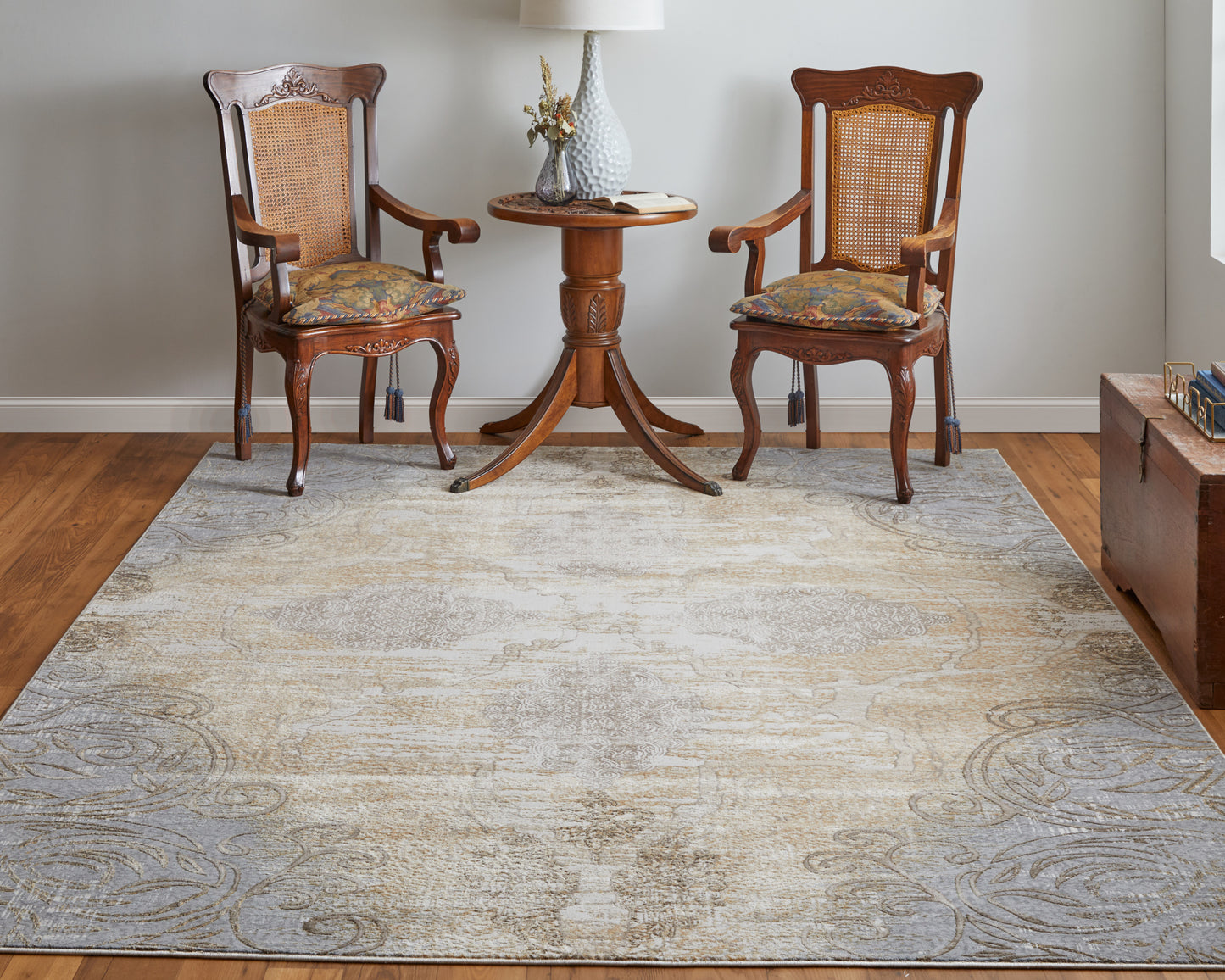Celene Traditional Medallion, Silver/Tan/Gray