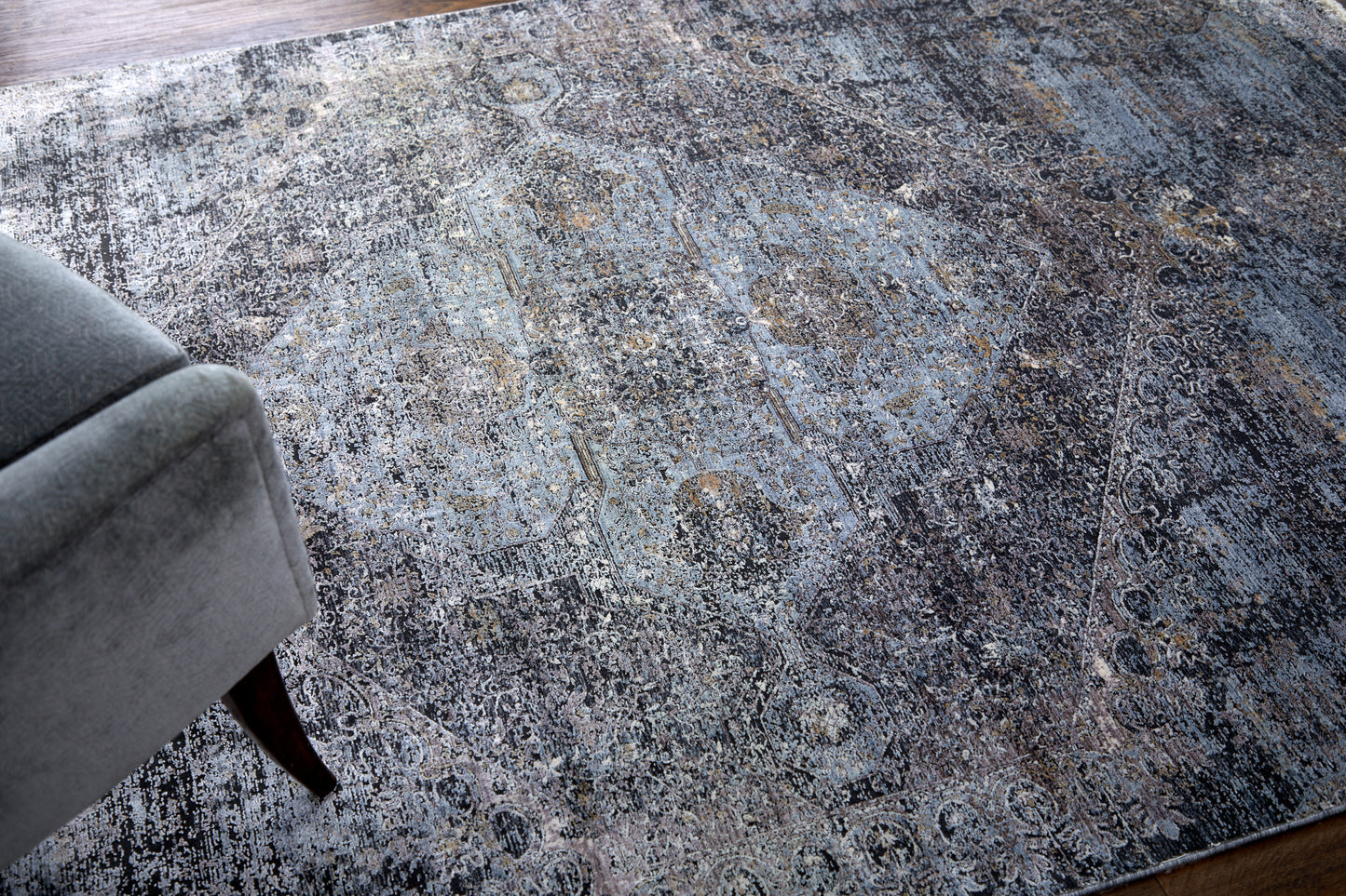 Sarrant Transitional Distressed, Gray/Silver/Ivory